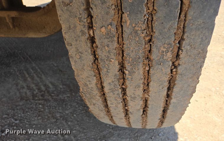 image for item DT7228 1999 Freightliner FL70 water truck