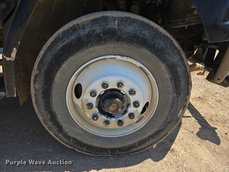 image for item DT7228 1999 Freightliner FL70 water truck