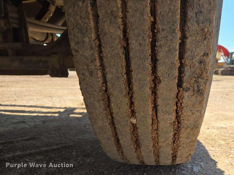 image for item DT7228 1999 Freightliner FL70 water truck