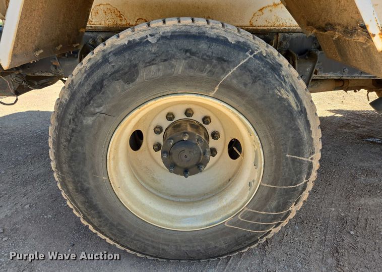 image for item DT7228 1999 Freightliner FL70 water truck