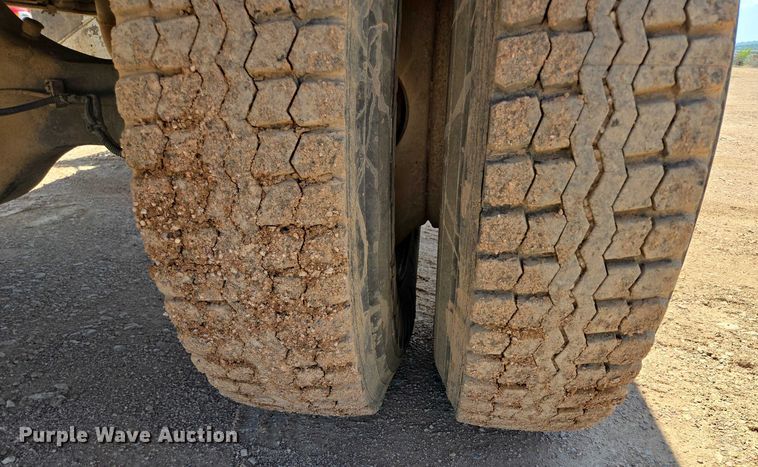 image for item DT7228 1999 Freightliner FL70 water truck