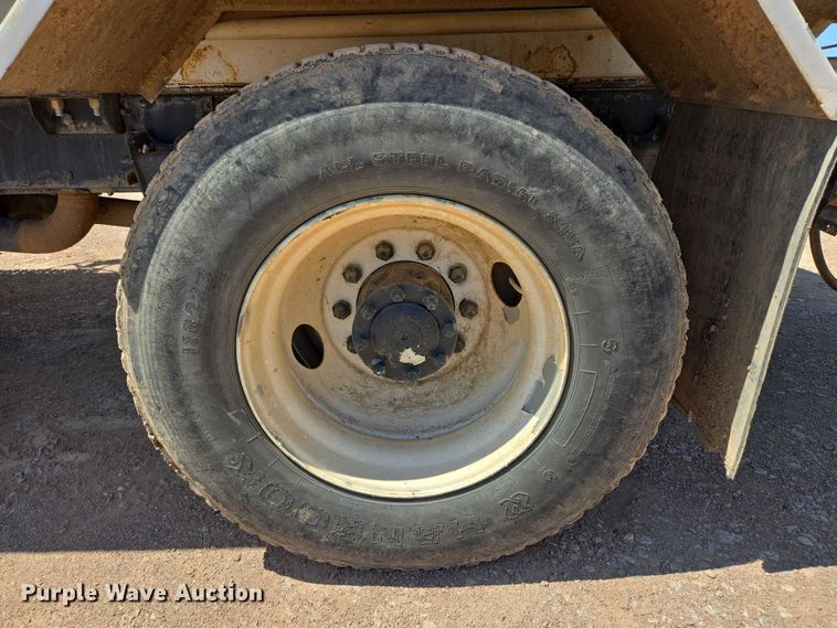 image for item DT7228 1999 Freightliner FL70 water truck