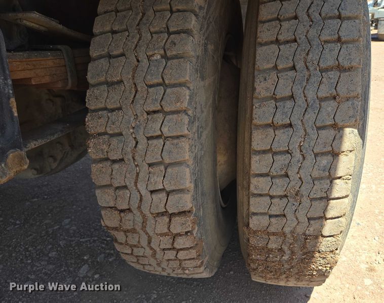 image for item DT7228 1999 Freightliner FL70 water truck