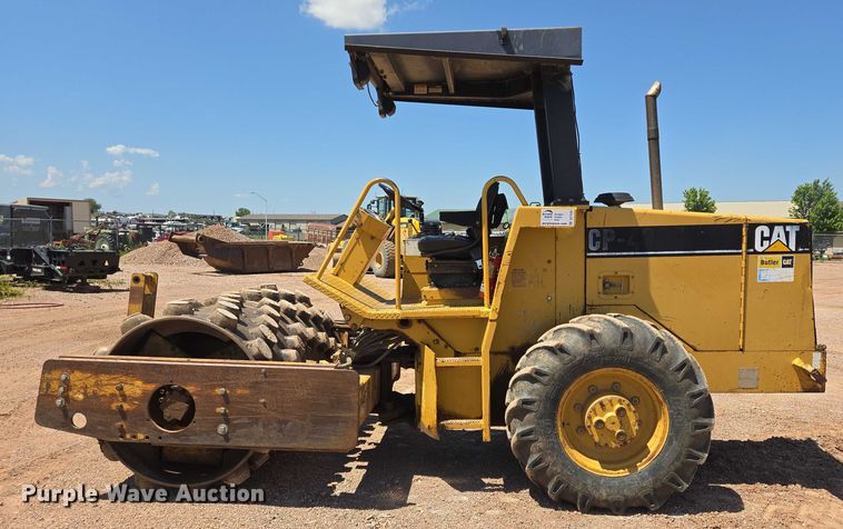 image for item DT7230 1997 Caterpillar CP-433C single drum vibratory roller