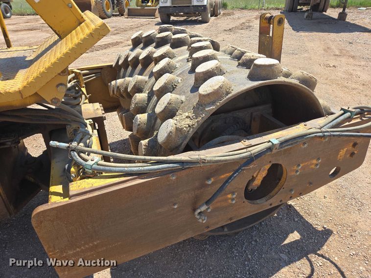 image for item DT7230 1997 Caterpillar CP-433C single drum vibratory roller