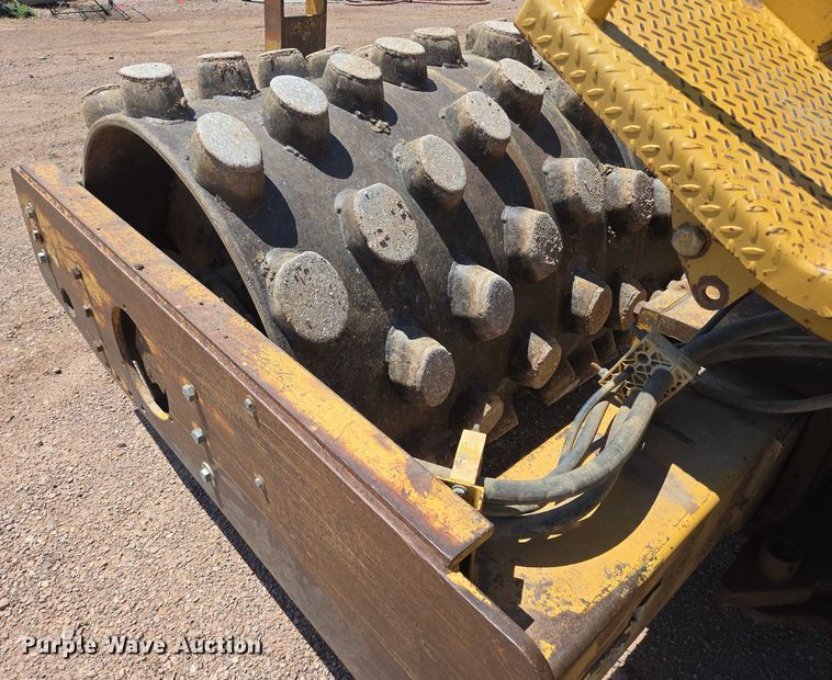 image for item DT7230 1997 Caterpillar CP-433C single drum vibratory roller