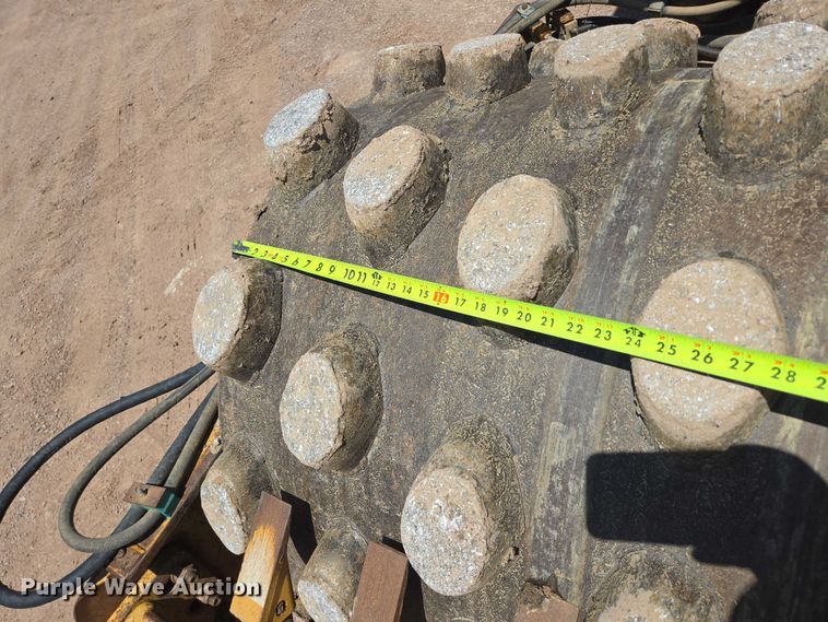 image for item DT7230 1997 Caterpillar CP-433C single drum vibratory roller