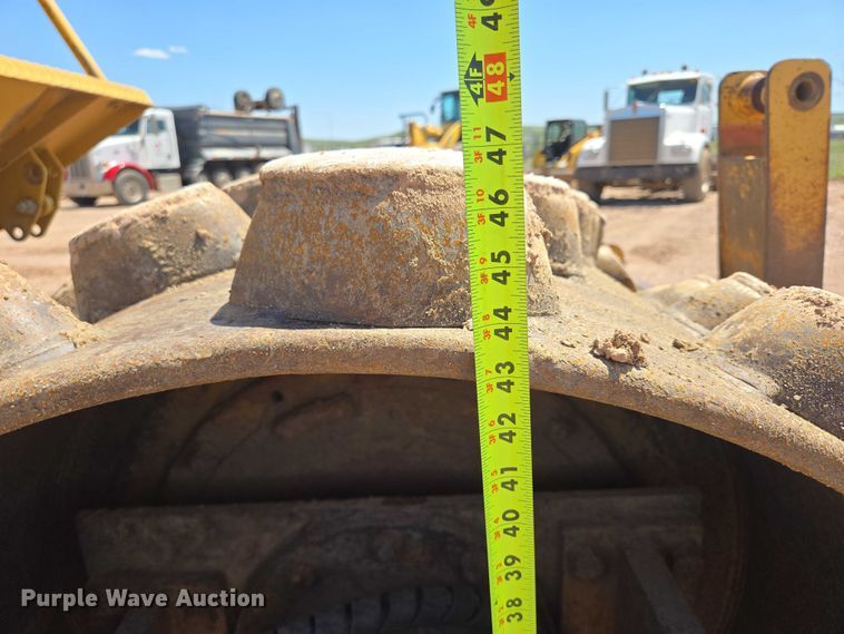 image for item DT7230 1997 Caterpillar CP-433C single drum vibratory roller