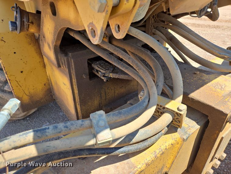 image for item DT7230 1997 Caterpillar CP-433C single drum vibratory roller