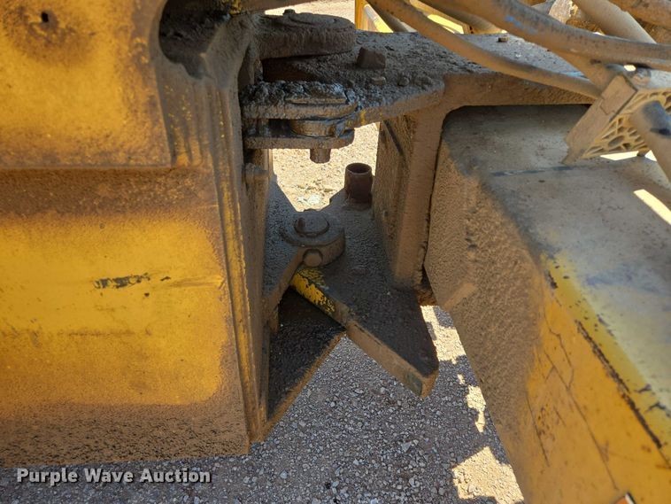 image for item DT7230 1997 Caterpillar CP-433C single drum vibratory roller