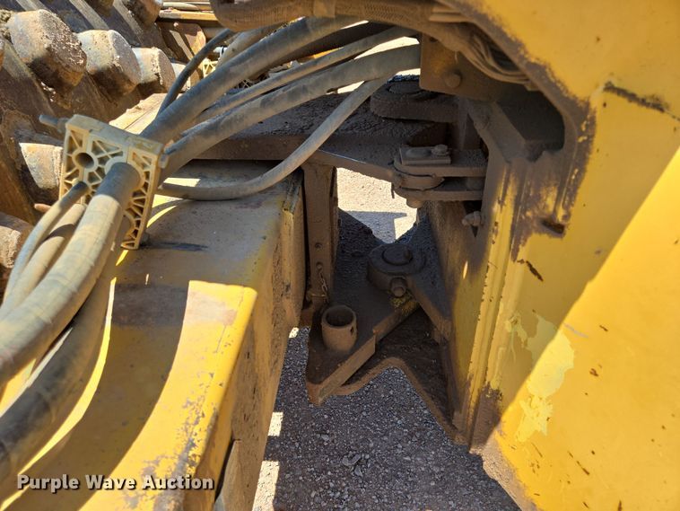 image for item DT7230 1997 Caterpillar CP-433C single drum vibratory roller