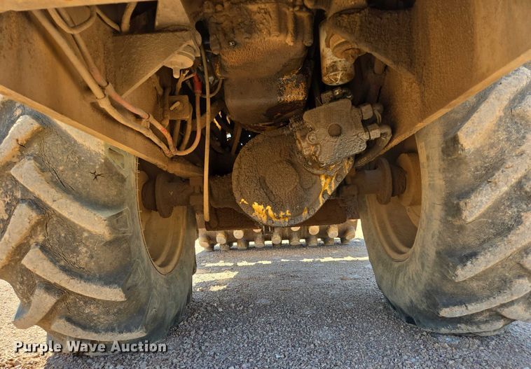 image for item DT7230 1997 Caterpillar CP-433C single drum vibratory roller