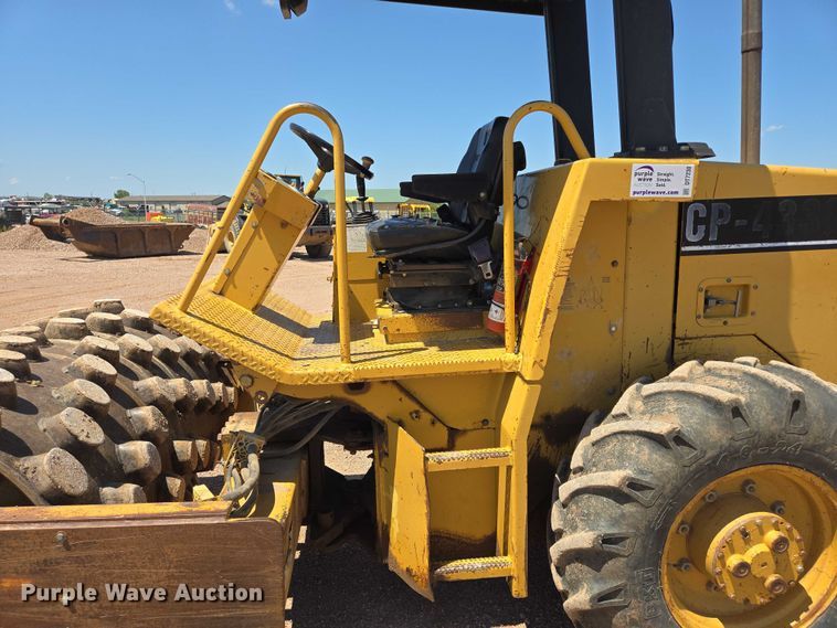 image for item DT7230 1997 Caterpillar CP-433C single drum vibratory roller