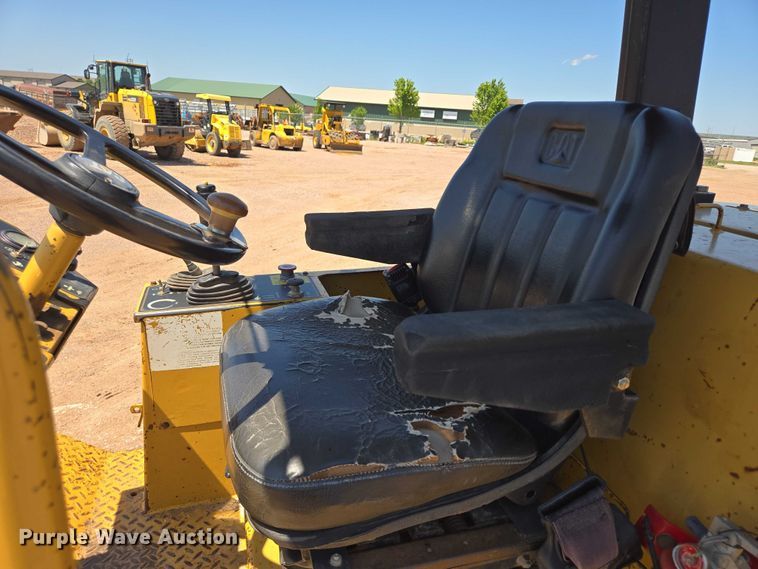 image for item DT7230 1997 Caterpillar CP-433C single drum vibratory roller