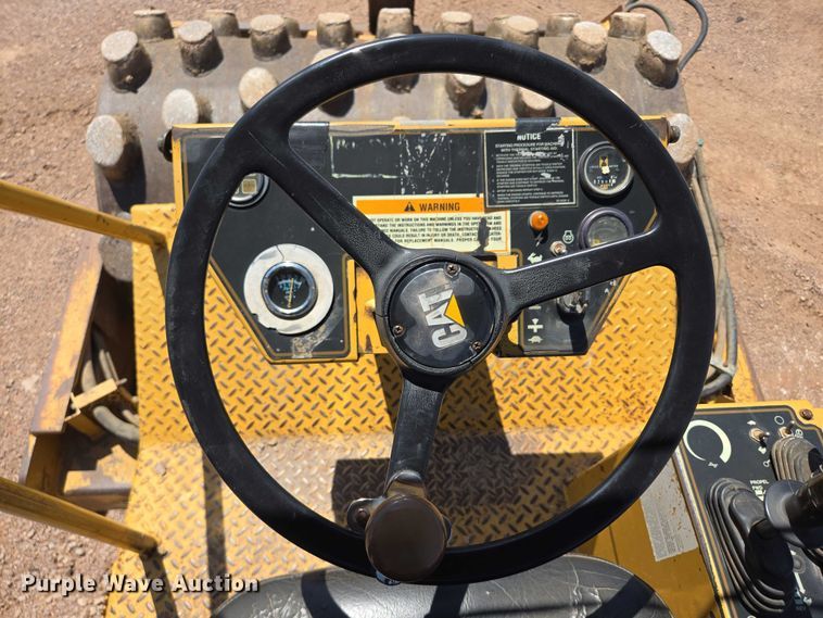 image for item DT7230 1997 Caterpillar CP-433C single drum vibratory roller