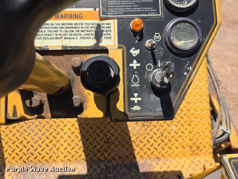 image for item DT7230 1997 Caterpillar CP-433C single drum vibratory roller