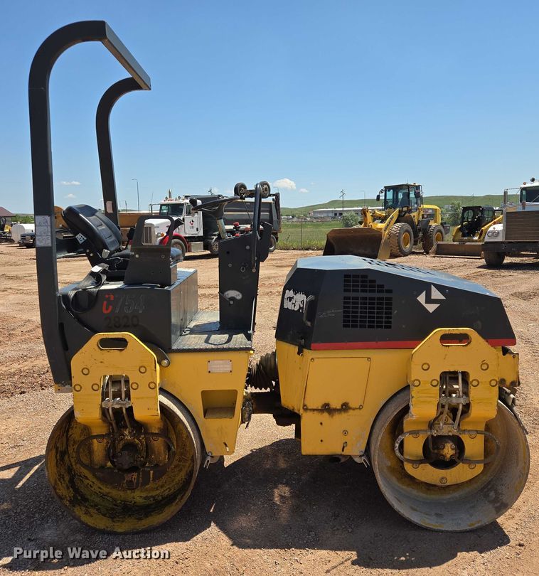 image for item DT7231 Hypac C754B double drum vibratory roller