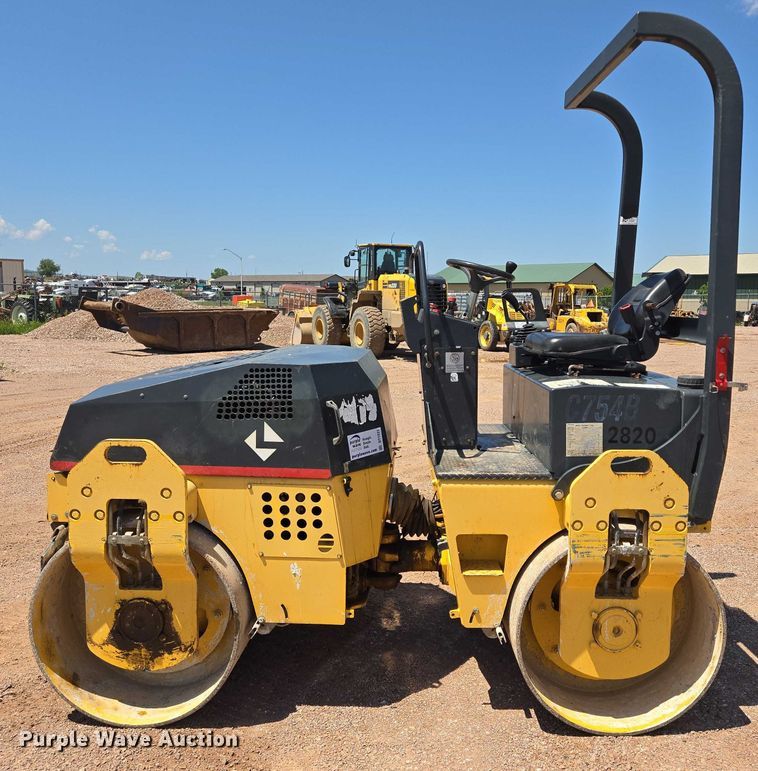 image for item DT7231 Hypac C754B double drum vibratory roller