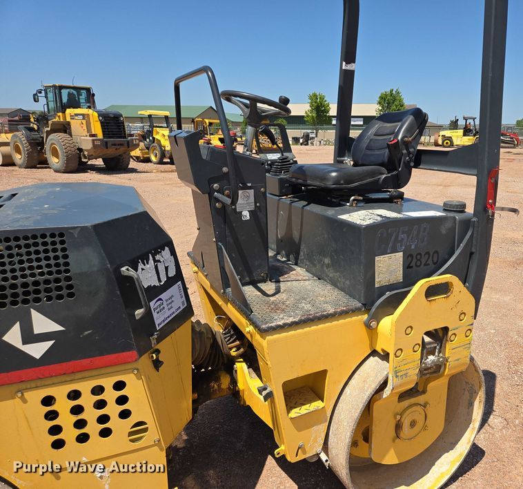 image for item DT7231 Hypac C754B double drum vibratory roller