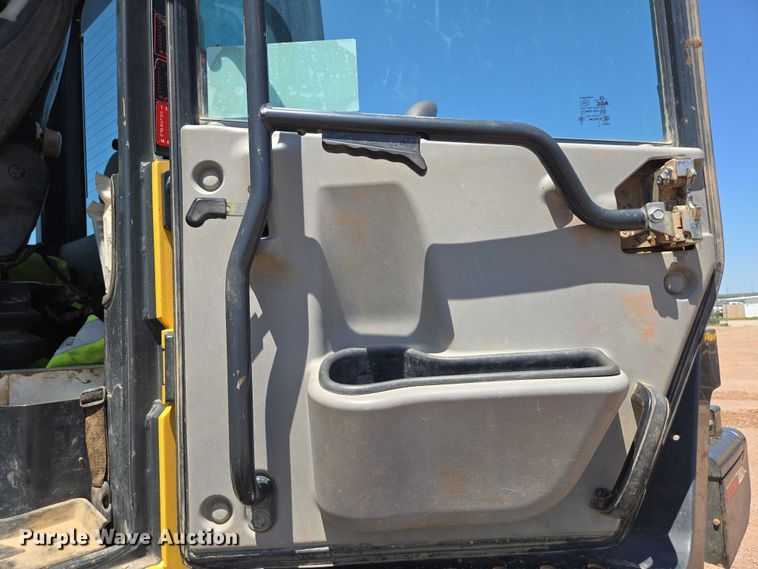 image for item DT7232 2014 Komatsu WA320-7 wheel loader