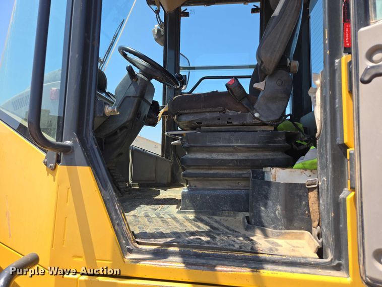 image for item DT7232 2014 Komatsu WA320-7 wheel loader