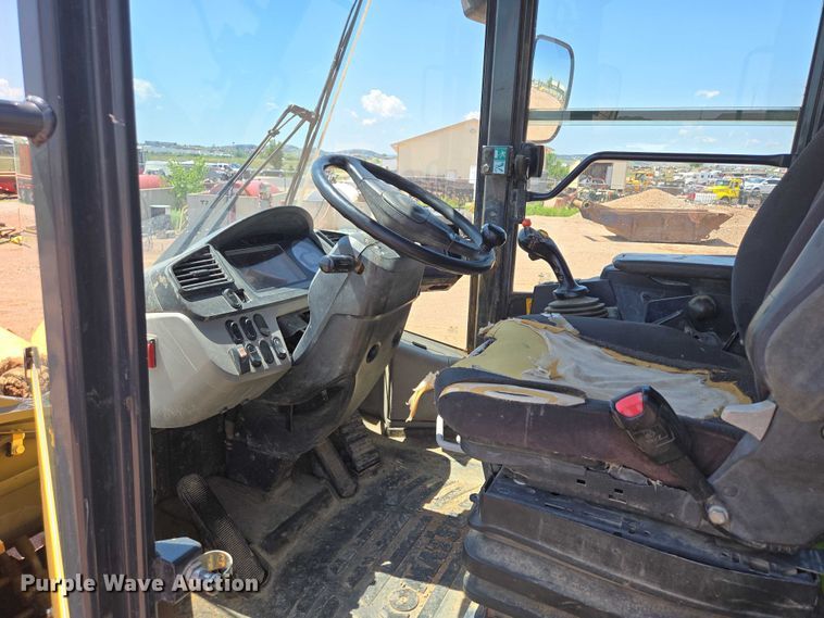 image for item DT7232 2014 Komatsu WA320-7 wheel loader