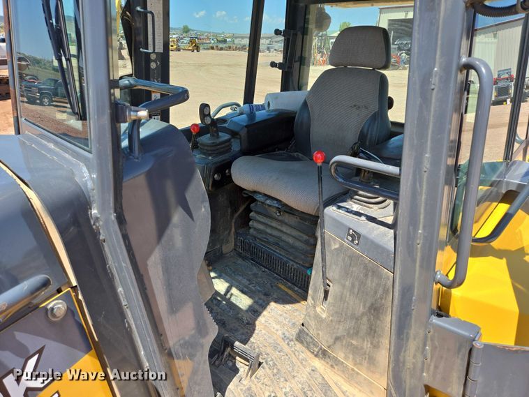 image for item DT7234 2015 John Deere 750K XLT dozer