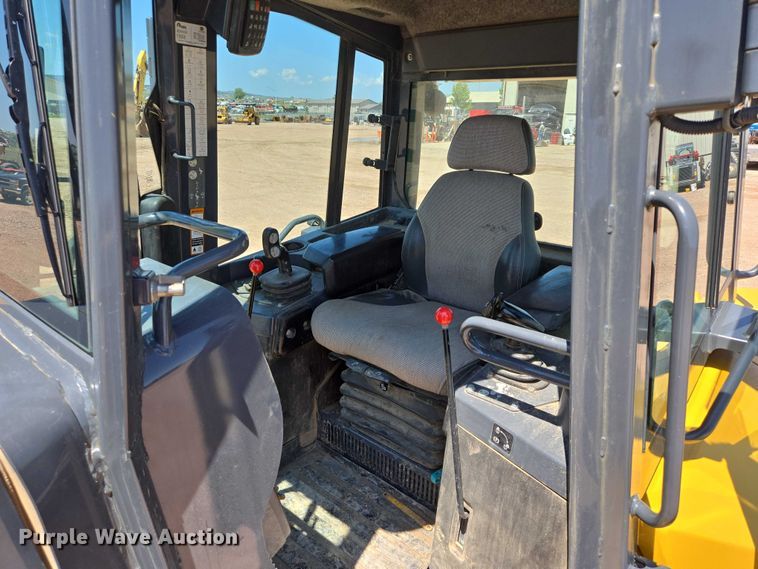 image for item DT7234 2015 John Deere 750K XLT dozer