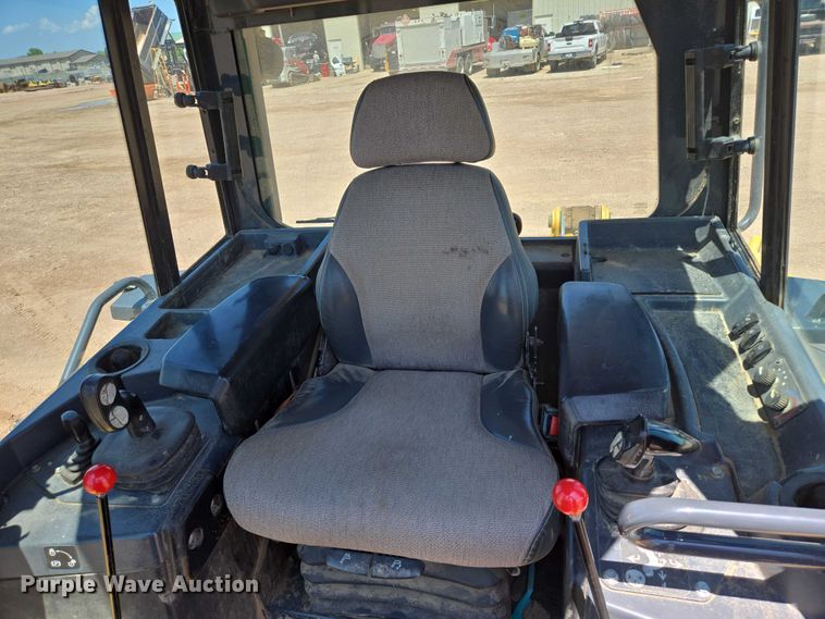 image for item DT7234 2015 John Deere 750K XLT dozer