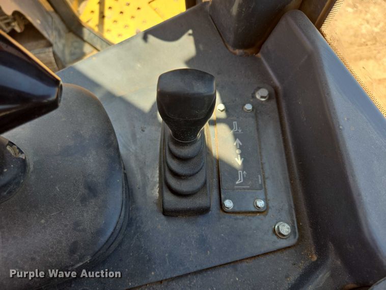 image for item DT7234 2015 John Deere 750K XLT dozer