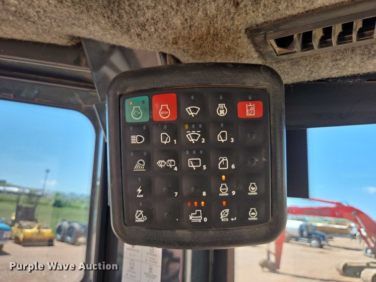 image for item DT7234 2015 John Deere 750K XLT dozer