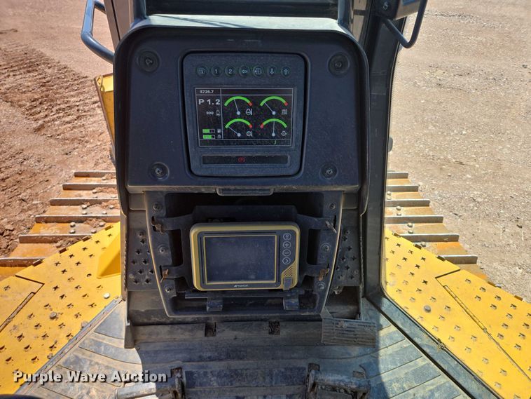 image for item DT7234 2015 John Deere 750K XLT dozer