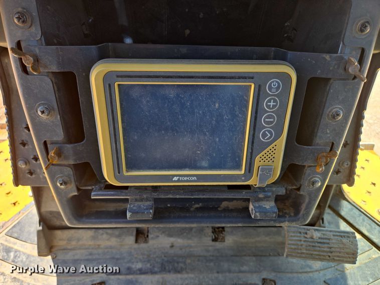 image for item DT7234 2015 John Deere 750K XLT dozer