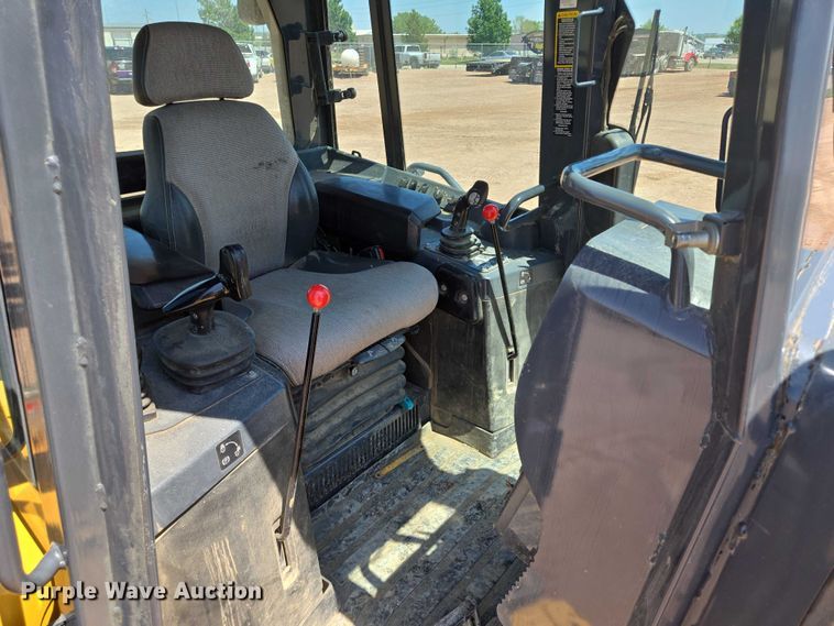 image for item DT7234 2015 John Deere 750K XLT dozer