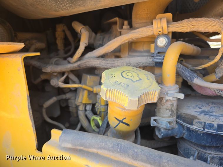 image for item DT7234 2015 John Deere 750K XLT dozer