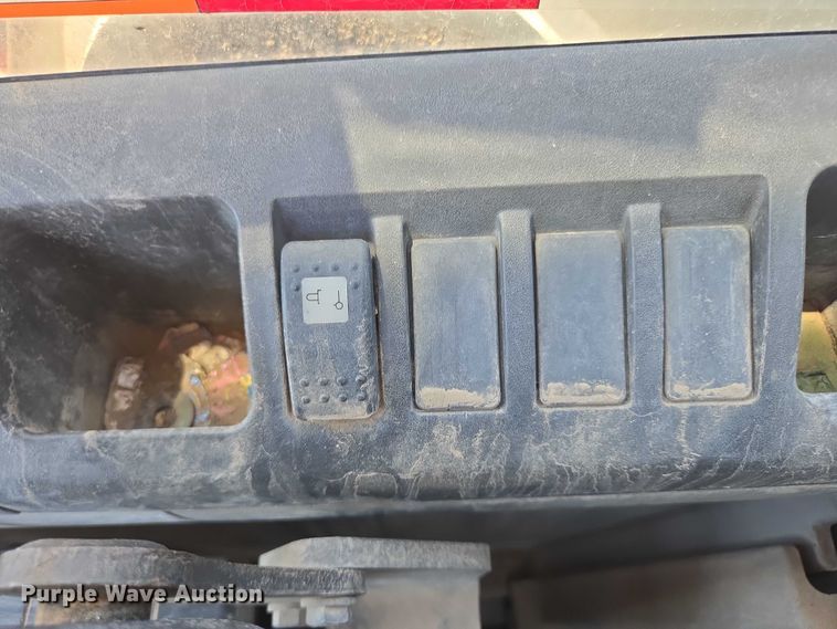 image for item DT7235 2008 Link-Belt 240 X2 excavator