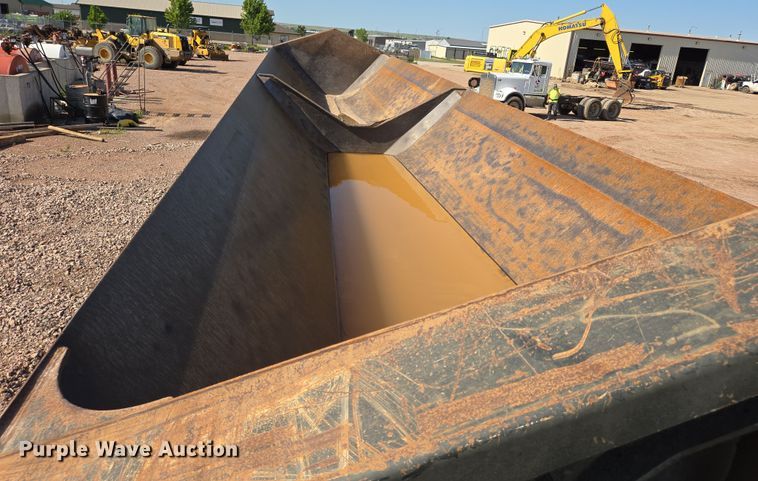 image for item DT7236 2007 Trail King side dump trailer