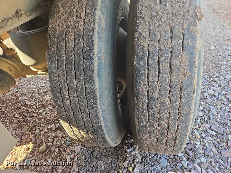 image for item DT7236 2007 Trail King side dump trailer