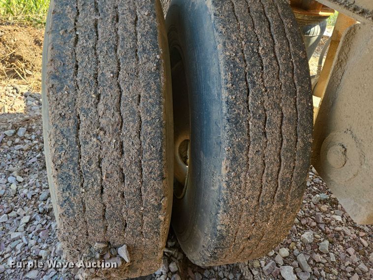 image for item DT7236 2007 Trail King side dump trailer