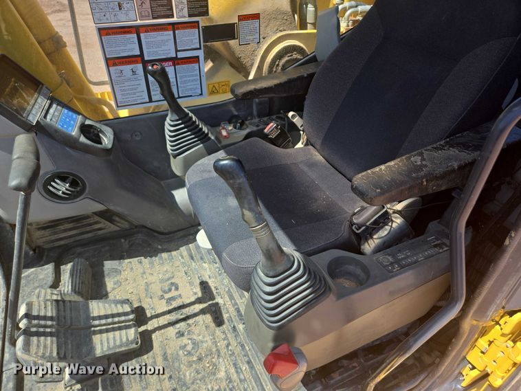 image for item DT7237 2014 Komatsu PC360LC-10 excavator