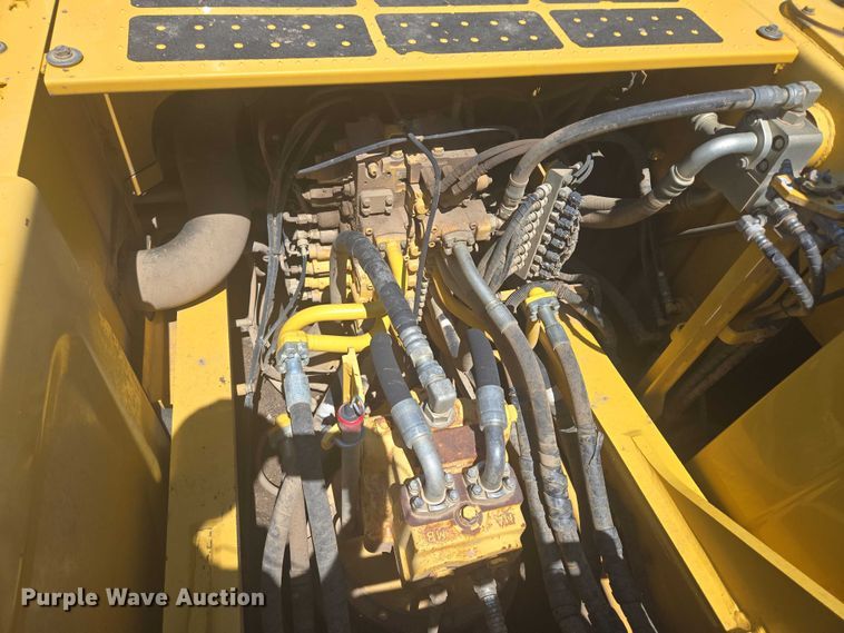 image for item DT7237 2014 Komatsu PC360LC-10 excavator