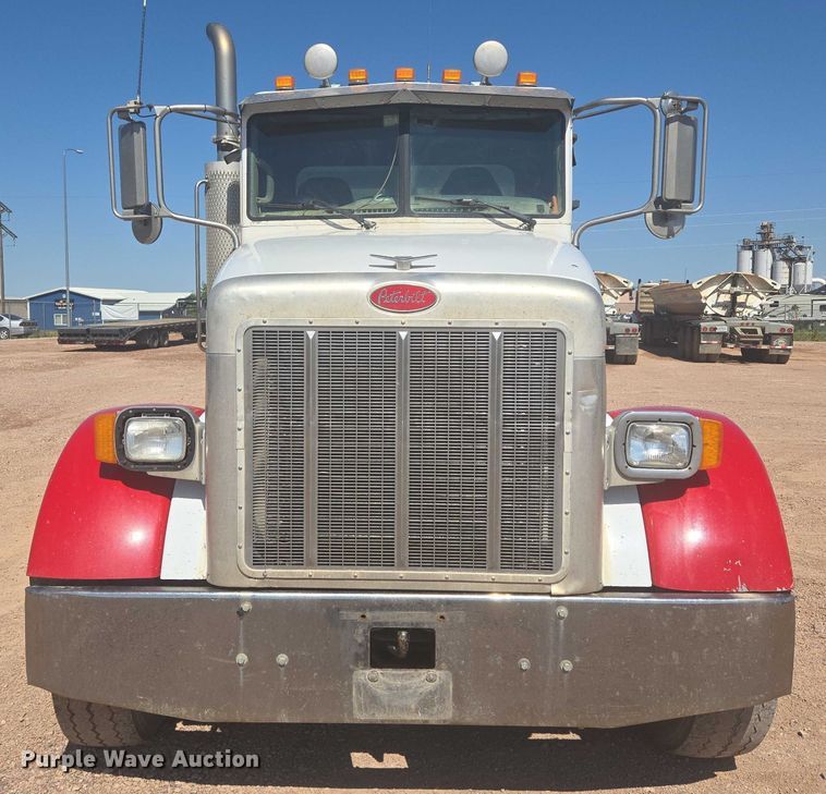 image for item DT7239 2007 Peterbilt 357 dump truck