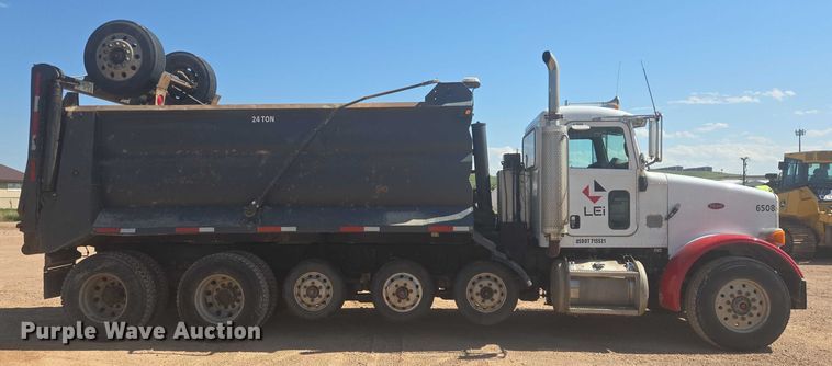 image for item DT7239 2007 Peterbilt 357 dump truck
