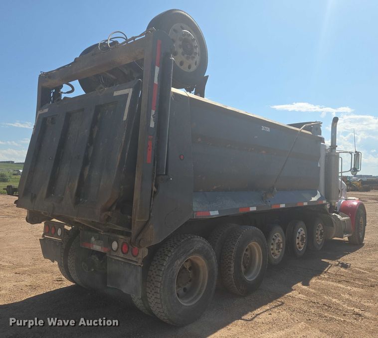 image for item DT7239 2007 Peterbilt 357 dump truck