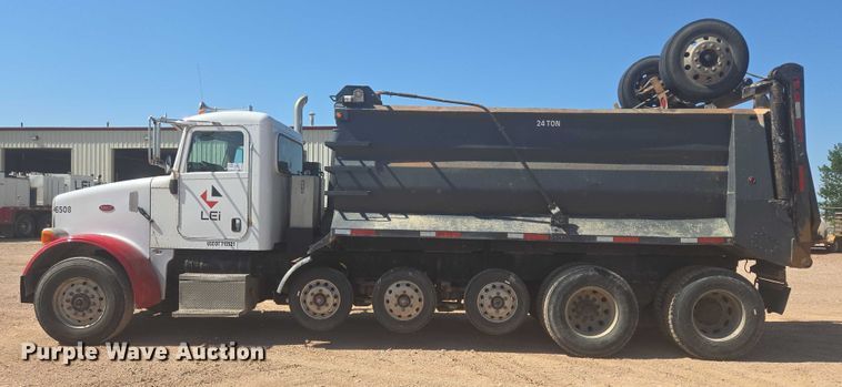 image for item DT7239 2007 Peterbilt 357 dump truck