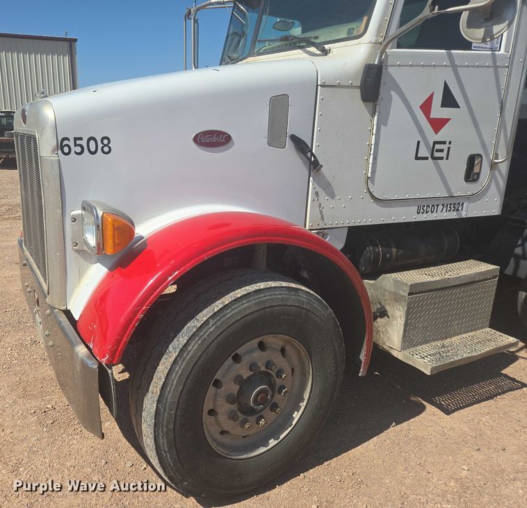 image for item DT7239 2007 Peterbilt 357 dump truck