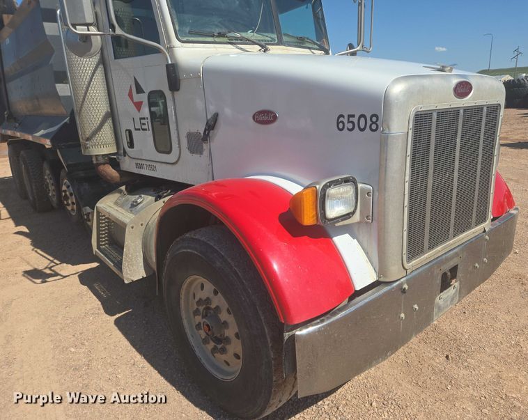 image for item DT7239 2007 Peterbilt 357 dump truck