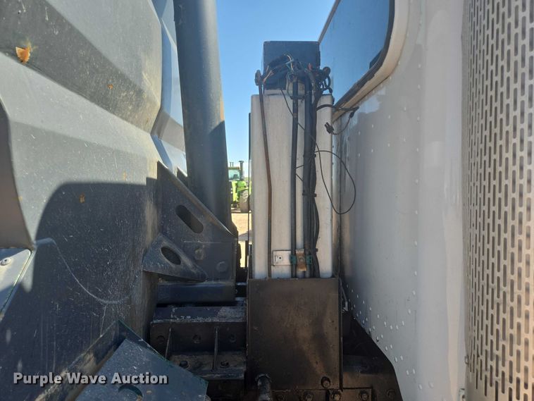 image for item DT7239 2007 Peterbilt 357 dump truck