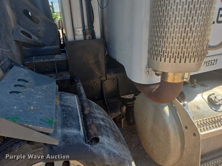 image for item DT7239 2007 Peterbilt 357 dump truck