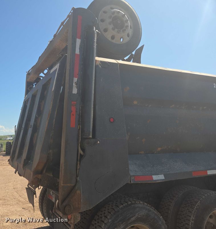 image for item DT7239 2007 Peterbilt 357 dump truck